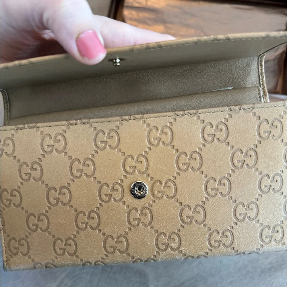 Gucci Gold Wallet - Picture 6 of 9